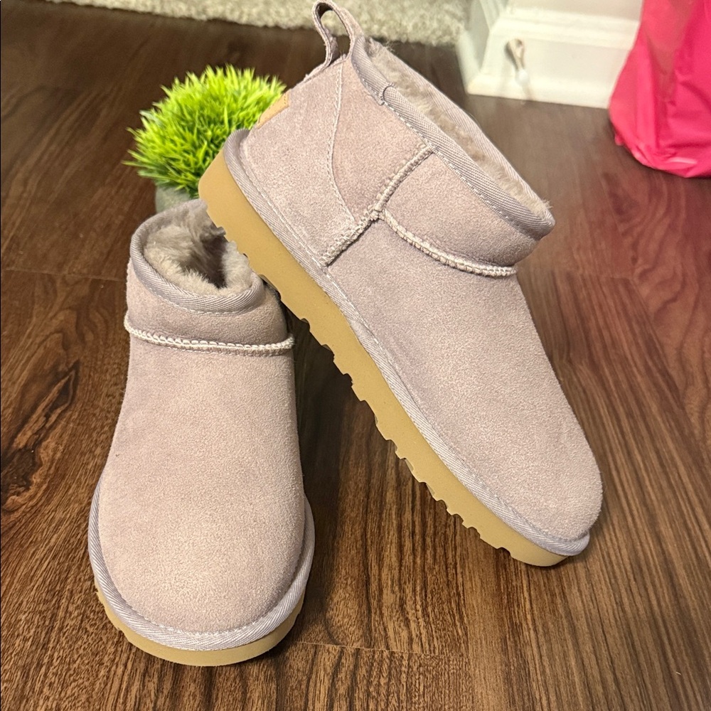 UGG Cozy Suede Ankle Boots with Fur Lining size 7 New
